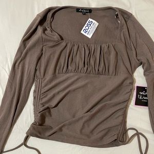 Long sleeve ruched crop top.